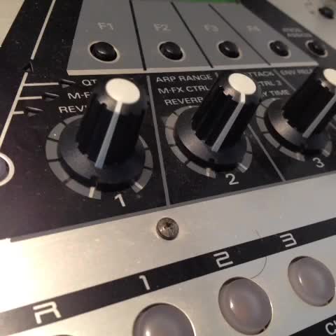 Roland MC-307